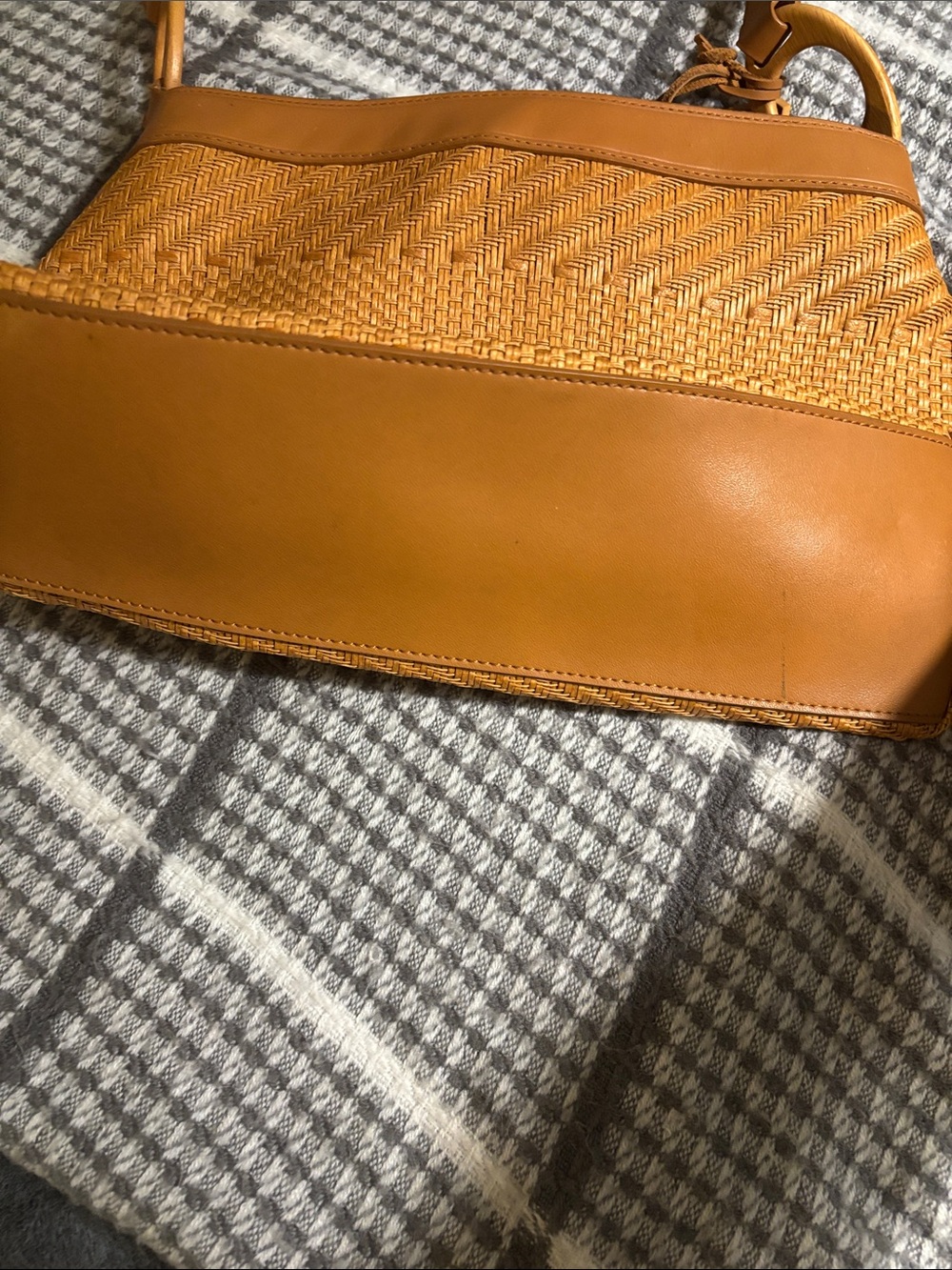 Fossil Woven Shoulder Bag - Picture 7 of 7